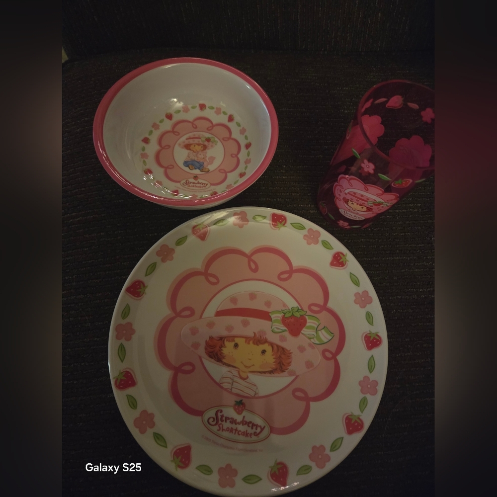 Strawberry shortcake 3 Piece dinnerware sets - Picture 2 of 4